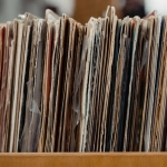 Винтажные игровые автоматы в атмосфере классического ресторана